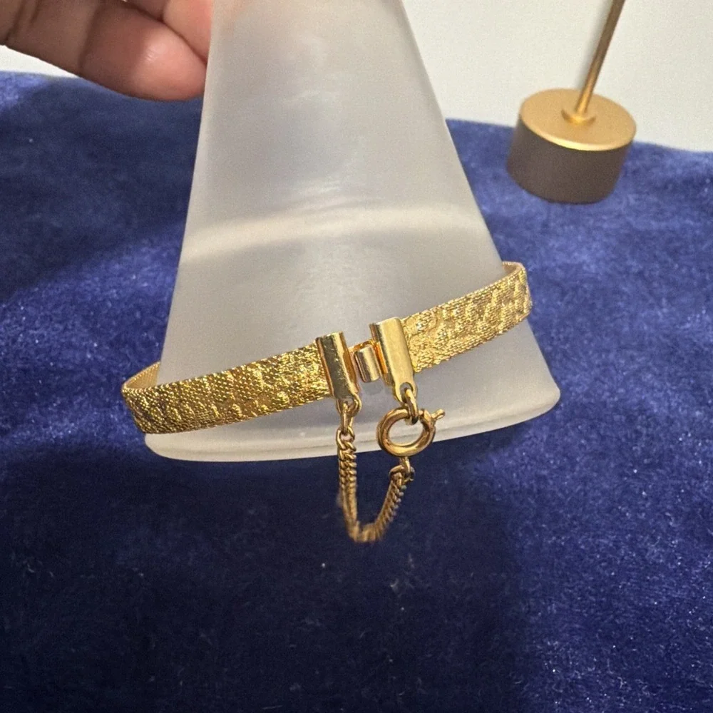 Vintage Gold Tone Mesh Bracelet Flexible Metal Chain Bangle